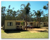 River Bend Caravan Park - Echuca: En-suite rental cabins with own verandah and BBQ