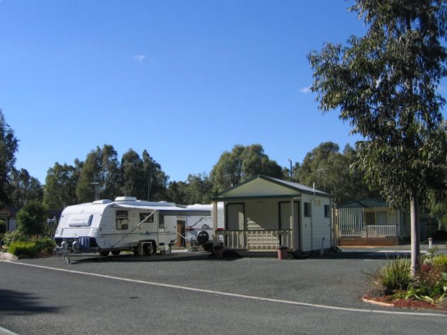 Yarraby Holiday & Tourist Park Resort 2006 - Echuca: Ensuite powered site for caravans