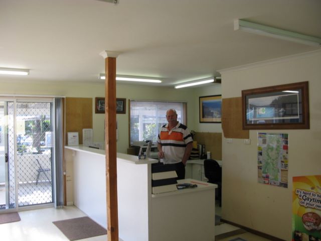 Discovery Holiday Park - Eden: Reception and office showing resident manager Laurie O'Shea.