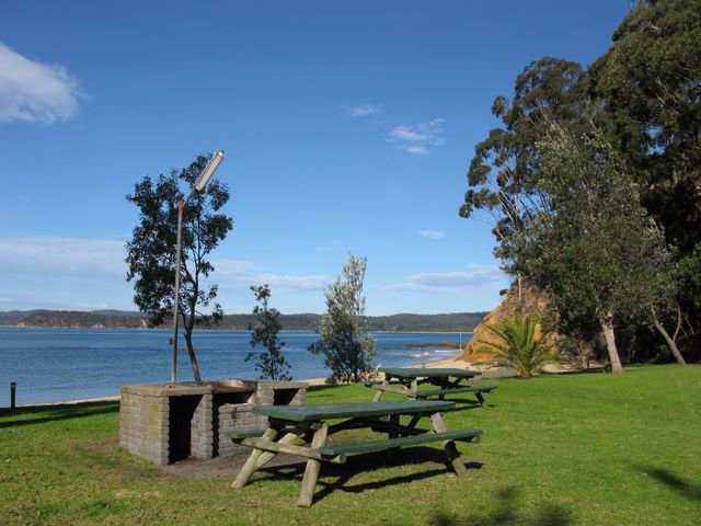 Discovery Holiday Park - Eden: Beachside BBQ and picnic area.