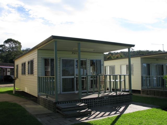 Discovery Holiday Park - Eden: Cottage accommodation, ideal for families, couples and singles - with water views