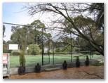 Garden of Eden Caravan Park - Eden: Tennis courts
