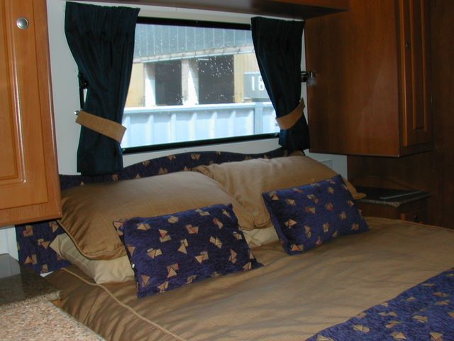 Elross Caravans, Fifth Wheelers, Motorised Campers and Display Caravans - Perth: Bedroom