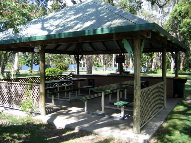 Emerald Beach Holiday Park - Emerald Beach: Camp Kitchen and BBQ area