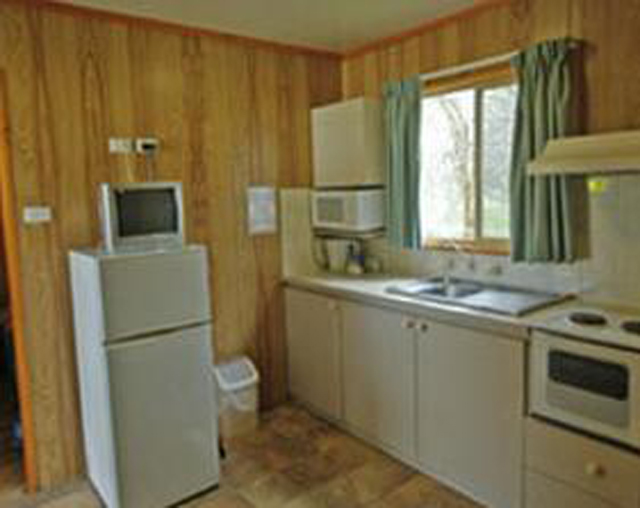 Pine Grove Holiday Park - Esperance: Kitchen in ensuite cabin