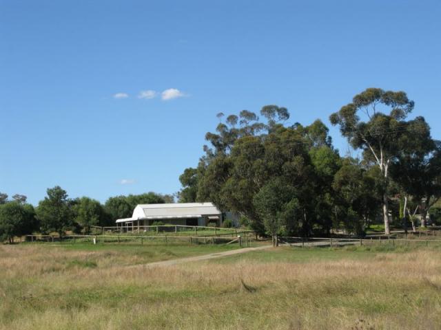 Billabong Creek Rest Area - Tichborne: House nearby to the rest area.