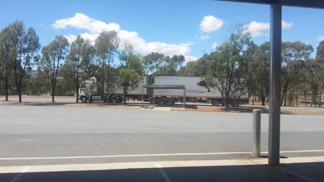 Balmattum Rest Area - Euroa: Plenty of room for vehicles of all shapes and sizes including big rigs.
