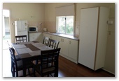 Koinonia by the Sea - Evans Head: Kitchen and dining area