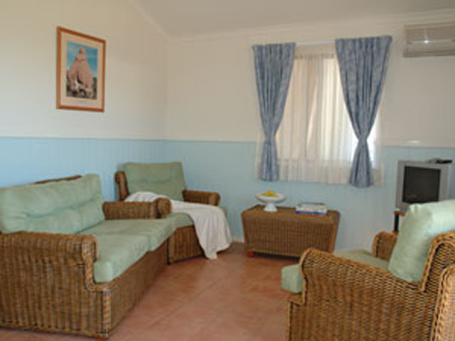Ningaloo Caravan and Holiday Resort - Exmouth: Lounge room