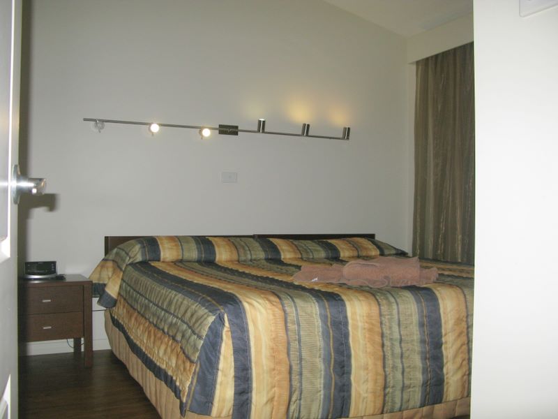 Wollongong Surf Leisure Resort - Fairy Meadow: Main bedroom in two bedroom terrace apartment