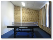 Wollongong Surf Leisure Resort - Fairy Meadow: Small games room adjacent to reception.