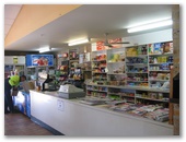 Wollongong Surf Leisure Resort - Fairy Meadow: Well stocked shop at Reception