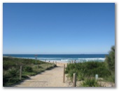 Wollongong Surf Leisure Resort - Fairy Meadow: The park is situated right on the beach.