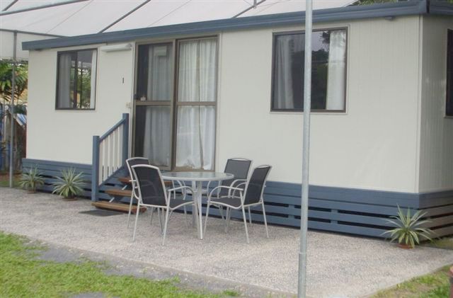 Fishery Falls Holiday Park - Fishery Falls: Self contained cabin