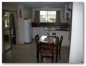 Fishery Falls Holiday Park - Fishery Falls: Dining room and kitchen in self contained cabins