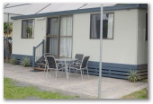 Fishery Falls Holiday Park - Fishery Falls: Self contained cabin