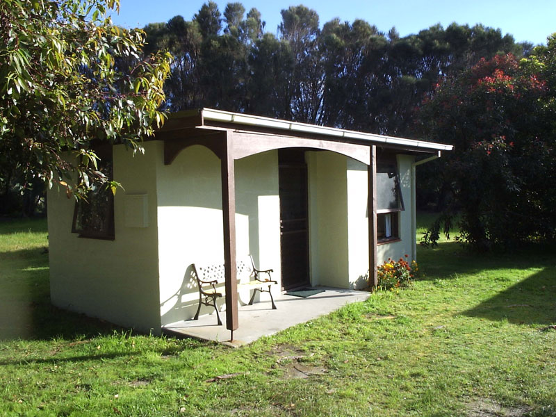 Flinders Island Cabin Park - Flinders Island: Cabin accommodation which is ideal for couples, singles and family groups.
