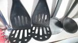 Flying Fish Point Caravan Park - Flying Fish Point: the utensils (take a close look)