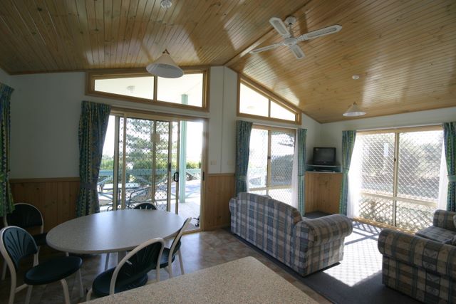 Forster Beach Holiday Park - Forster: Interior of luxury cabin.