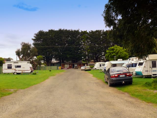 Prom Central Caravan Park - Foster: Good sealed roads throughout the park