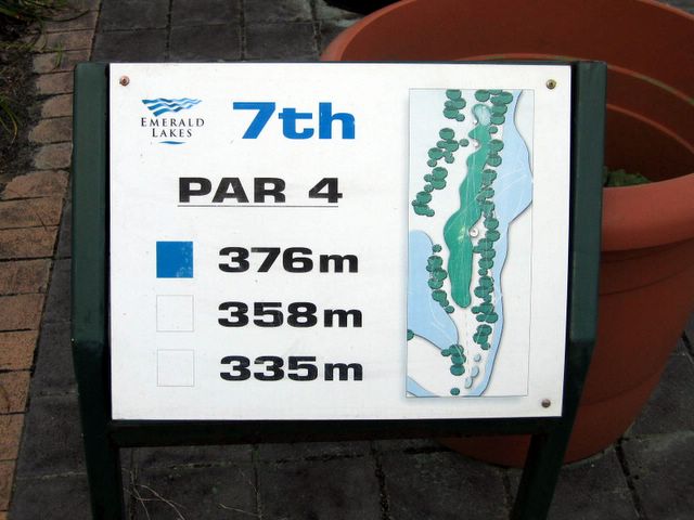 Emerald Lakes Golf Course - Carrara: Emerald Lakes Golf Club Hole 7:, Par 4, 376 metres