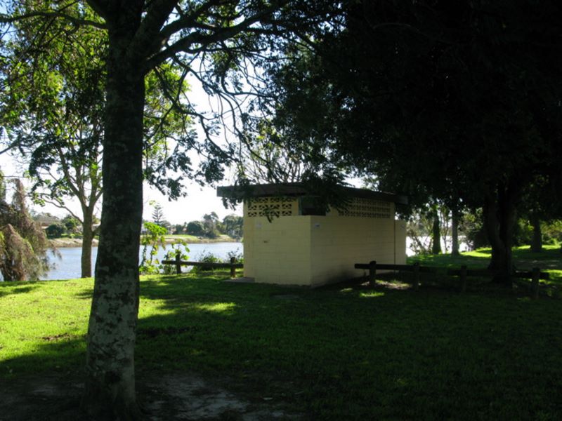 Gladstone Memorial Park - Gladstone: Amenities are at the northern end of the park