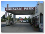 Fossicker Caravan Park - Glen Innes: Fossicker Caravan Park garage and shop