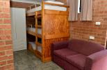 Fossicker Caravan Park - Glen Innes: One bedroom cabin