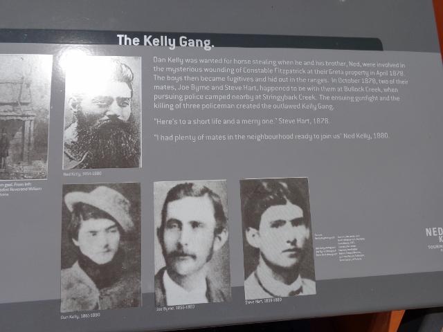 Glenrowan Tourist Park - Glenrowan: Many information signs about the Kelly story