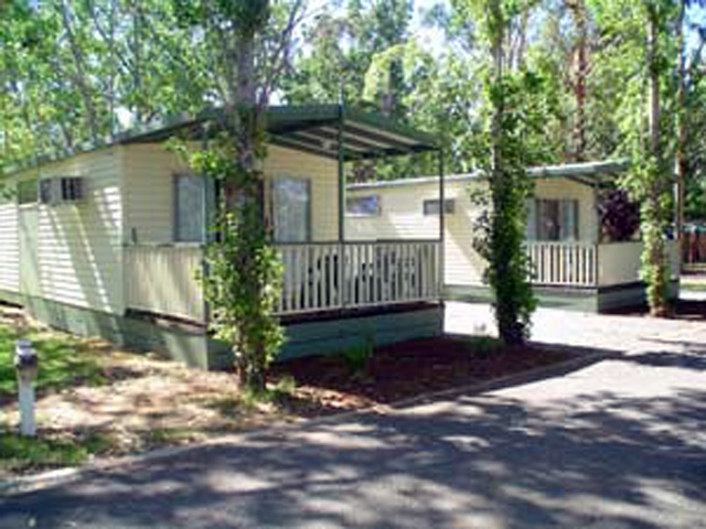 River Gardens Tourist Park - Gol Gol: Cottage accommodation, ideal for families, couples and singles