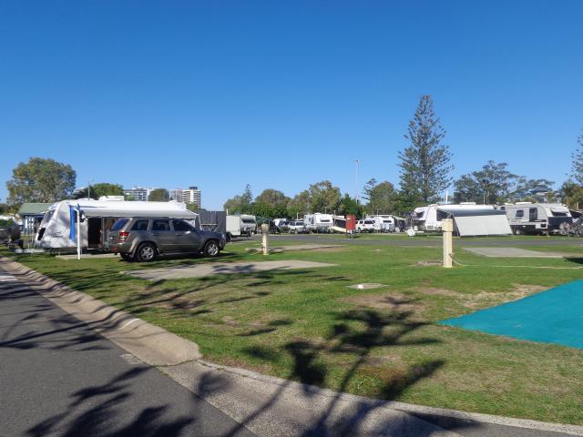Broadwater Tourist Park - Southport: Nice open roomy sites