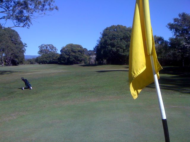 Tally Valley Public Golf Course - Elanora Gold Coast: Green on Hole 8 looking back along the fairway.