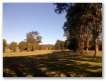 Tally Valley Public Golf Course - Elanora Gold Coast: Approach to the green on Hole 1