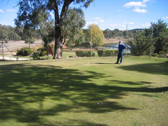 Goolabri Resort Golf Course - Sutton: Green on Hole 3