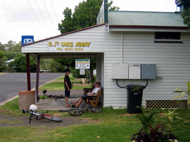 Rivergums Caravan Park - Goondiwindi: Shop located at the entrance to the park