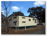 Goulburn South Caravan Park - Goulburn: Cottage accommodation ideal for families, couples and singles