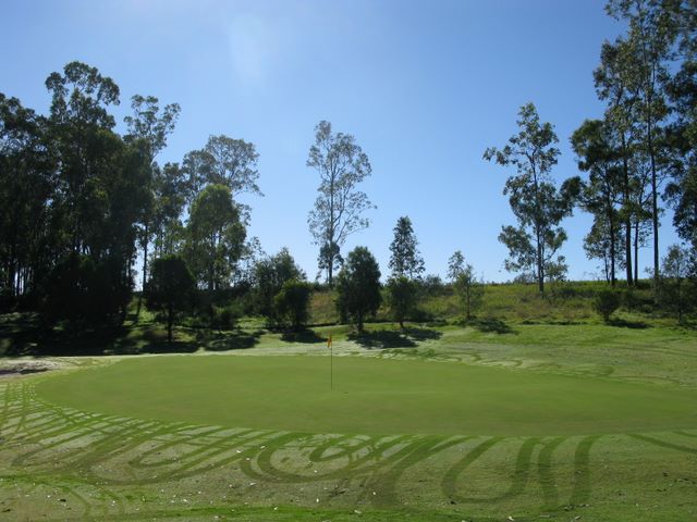 Grafton District Services Social Golf Club - Grafton: Green on Hole 5.