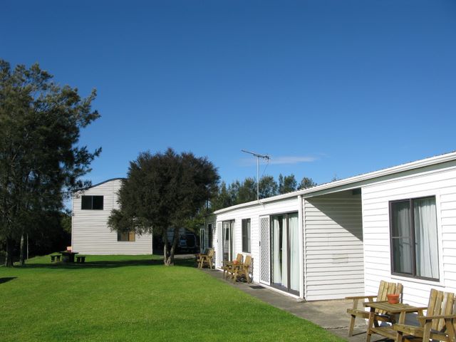 Coral Tree Lodge - Greenwell Point: Cottage accommodation, ideal for families, couples and singles