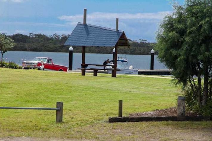 Anglers Rest Riverside Caravan Park - Greenwell Point: Studio 6 is close to the boat ramp