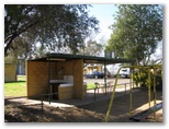 Griffith Tourist Caravan Park - Griffith: Sheltered BBQ