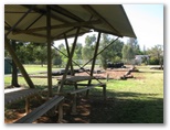 Griffith Caravan Village - Griffith: Cover outdoor eating area adjacent to play area for children