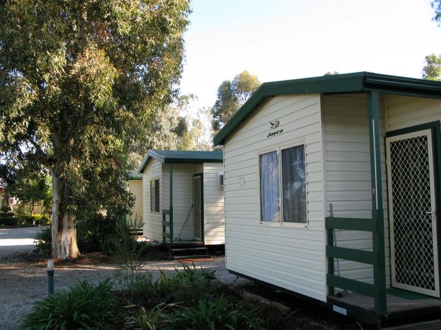 Gunbower Caravan Park - Gunbower: Cottage accommodation ideal for families, couples and singles