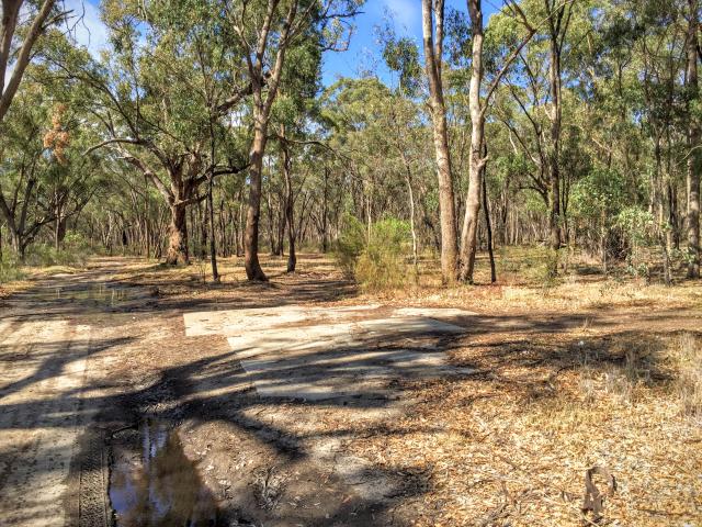 Broken River Bend - Gunbower: Gravel road where four wheel drive is recommended 