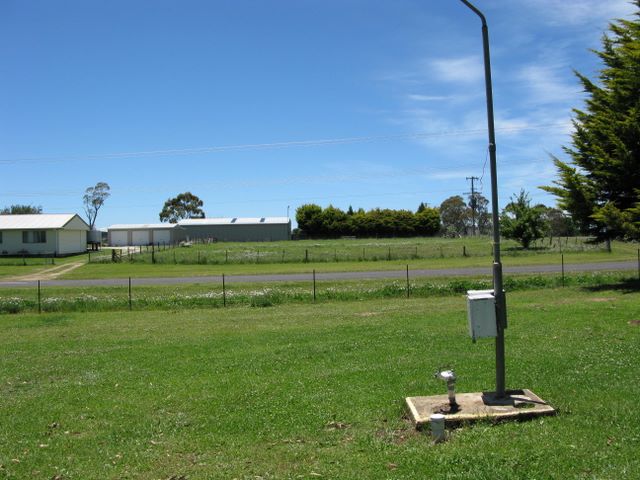 Guyra Summit Caravan Park - Guyra: Powered sites for caravans at the rear of the park and away from highway noise.