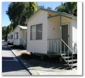 Karrinyup Waters Resort - Gwelup: Looking up the road at the one bedroom family cabins