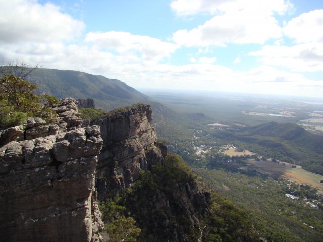 Halls Gap Lakeside Tourist Park - Halls Gap: Amazing views can be seen from many lookouts in the Grampians.