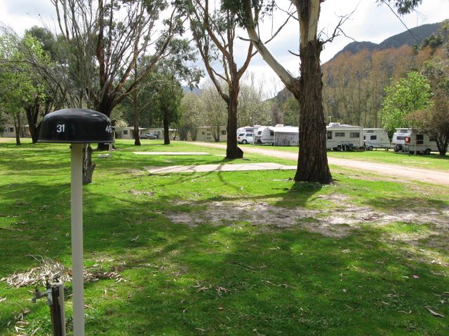 Halls Gap Lakeside Tourist Park - Halls Gap: Powered sites for caravans