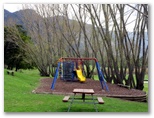 Halls Gap Lakeside Tourist Park - Halls Gap: Playground for children.