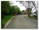 Lake Hamilton Motor Village & Caravan Park - Hamilton: Good paved roads throughout the park