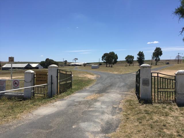 Harden Murrumburrah Showground - Murrumburrah: Narrow entrance which may prove problematic for large rigs.